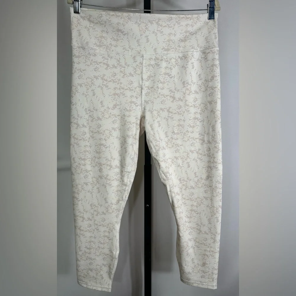 NWT Fabletics Women's Define High-Waisted Legging in Soft White Camo Sz XXL